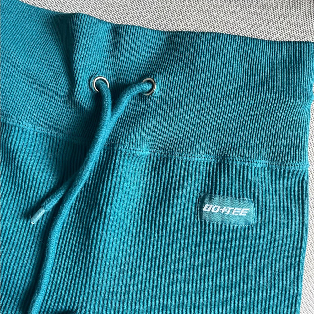Bo + Tee ribbed shorts - Picture 3 of 6